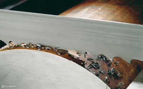 随州带锯床线速度设定过高，为什么会导致带锯条齿尖发热加速锯条的磨损？